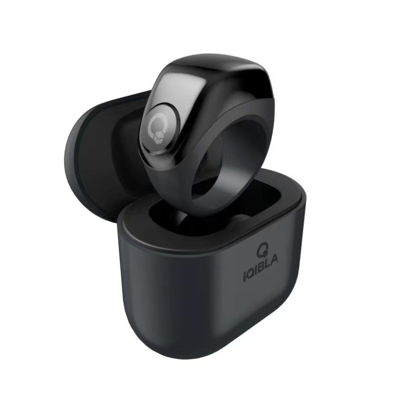 VIBE LOOP Ban smart fitness ring in black alloy with a smooth curved band and round sensor, shown in its charging case