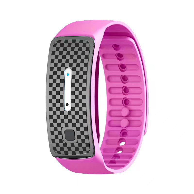 VIBE LOOP Ban Mosquito wristband in bright pink silicone with a black-and-gray checkerboard face and control button